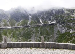 025 - untem die tremola oben alte passtrasse